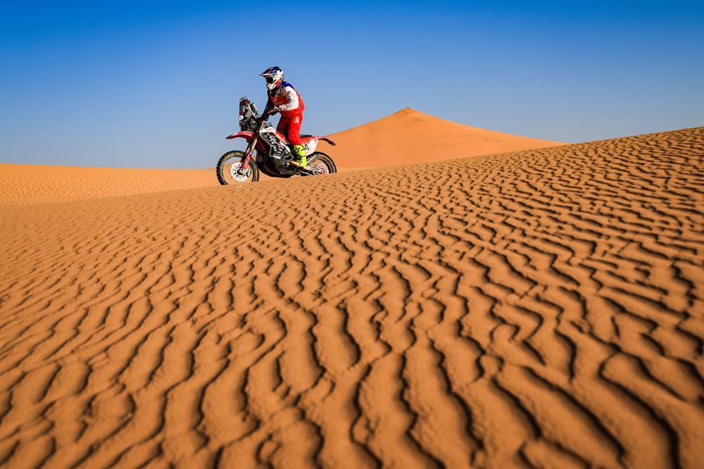 Ruy Barbosa on the eighth Dakar stage near Wadi Ad-Dawasir