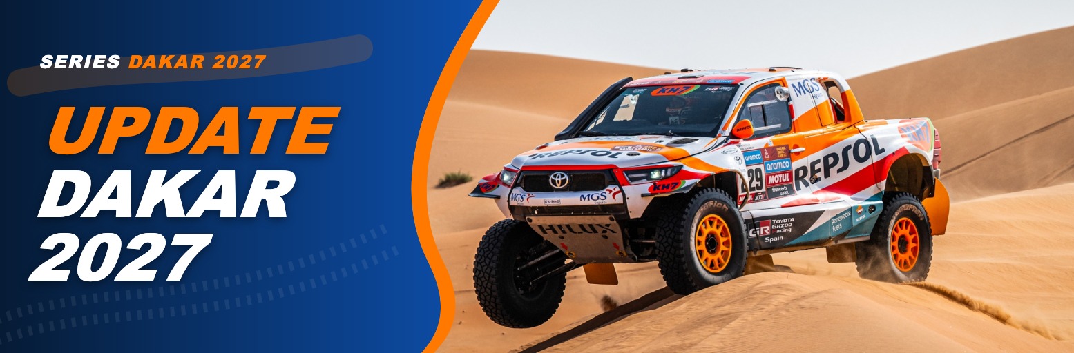 Archive photo: Toyota Hilux driving through sand dunes